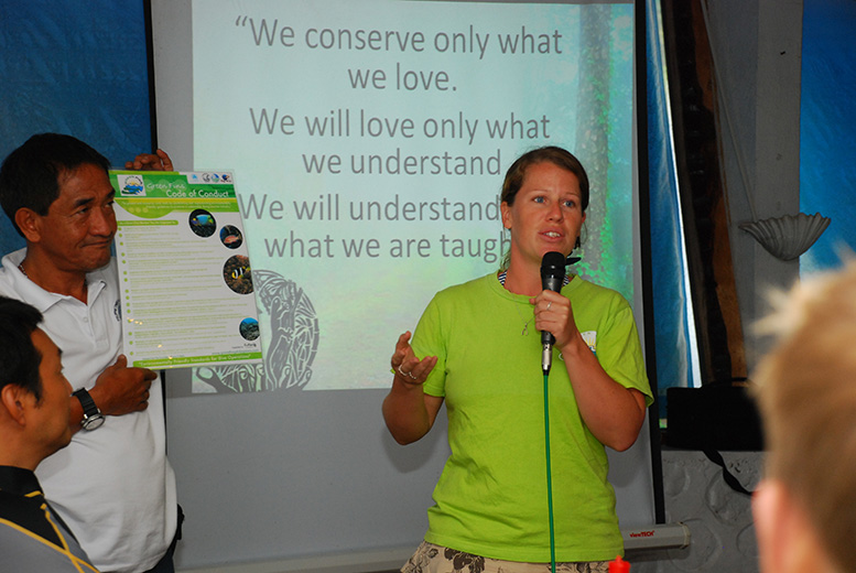 Chloe Harvey giving an impassioned presentation as part of the Green Fins training programme.